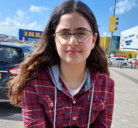 يمنى عبد الحيّ أبومخ تطلق كتابها الجديد الرائع للأطفال "أطفالٌ نحن" 